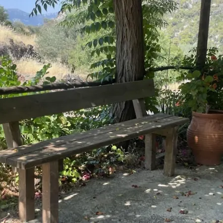 Cozy House In The Foot Of The Volcano בית נופש Méthana