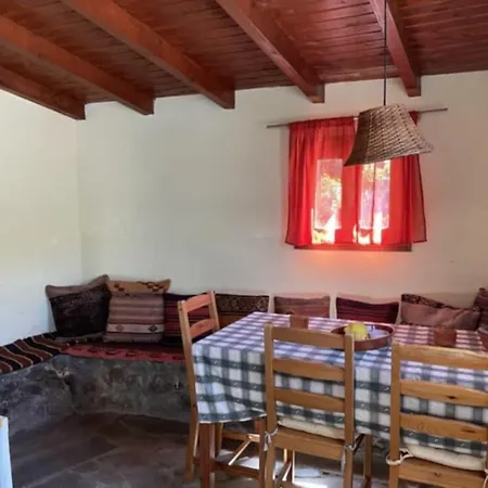 Cozy House In The Foot Of The Volcano בית נופש *