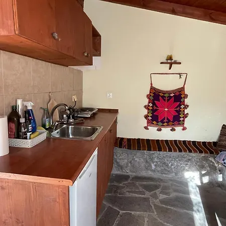 Cozy House In The Foot Of The Volcano Methana