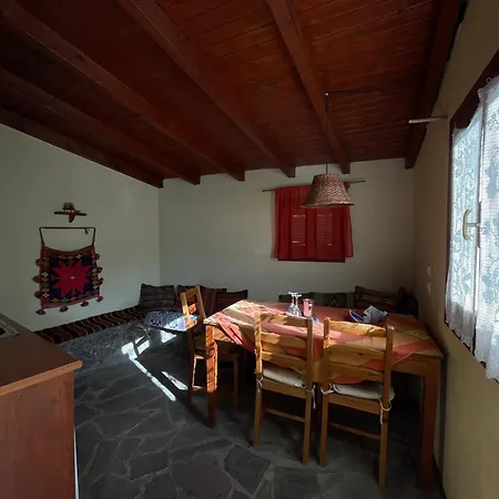 Cozy House In The Foot Of The Volcano בית נופש Méthana